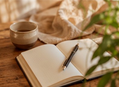 Thé et carnet, espace de réflexion